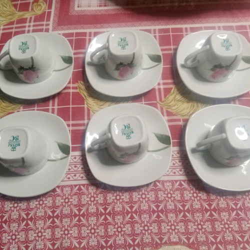 Set of 6 coffee cups with saucers new