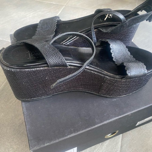 Pargiana black leather platforms like new