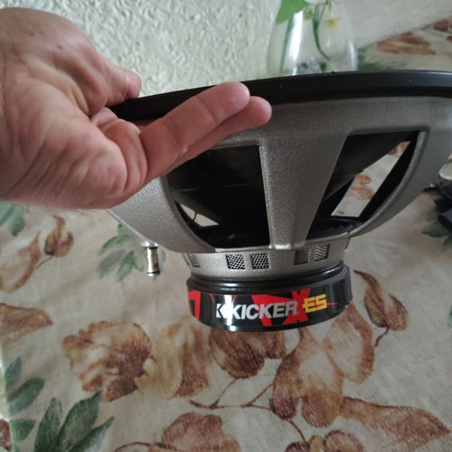 Kicker ES154 Subwoofer 15 inch like new, one coil needed
