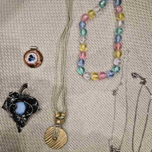Jewelry set used, 17 pieces including bracelets, pins, necklaces