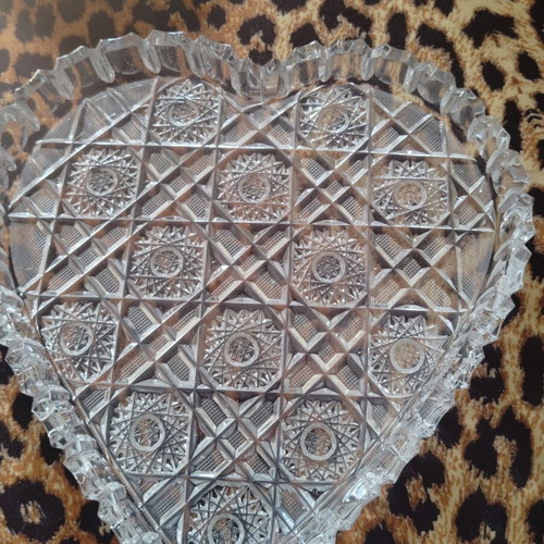 Glass heart plate 19 cm, like new