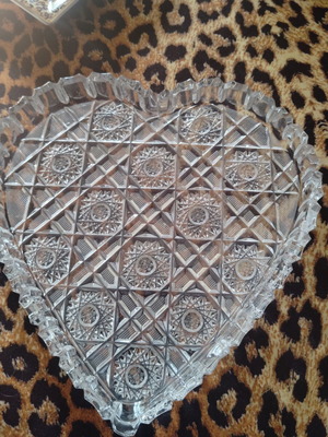 Glass heart plate 19 cm, like new