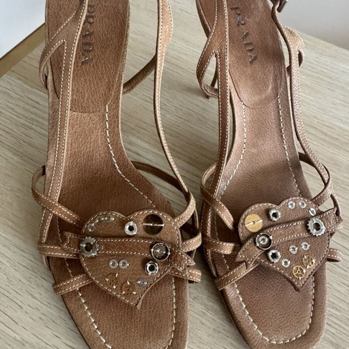 Prada vintage πέδιλα με καρδιά και χάντρες μέγεθος 40 μπεζ σαν καινούργιο