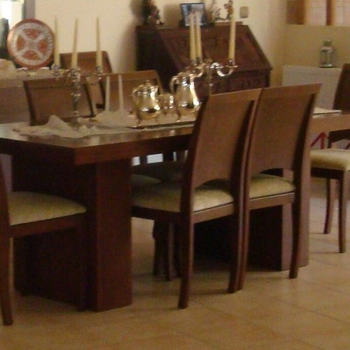Dining table wooden, extendable, like new, modern style with glass