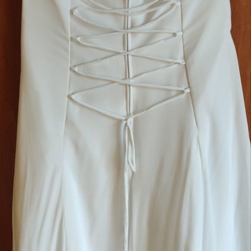 Wedding dress like new for petite brides, white with veil
