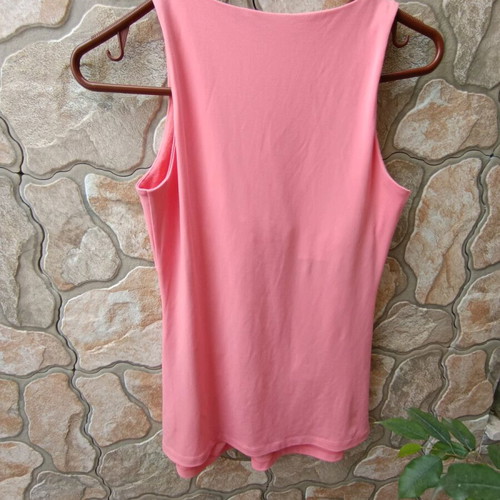 Coral top like new with 7% elastane and bust support