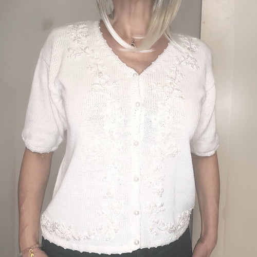 Sellecca women's white blouse like new with pearl buttons and embroidered designs size M