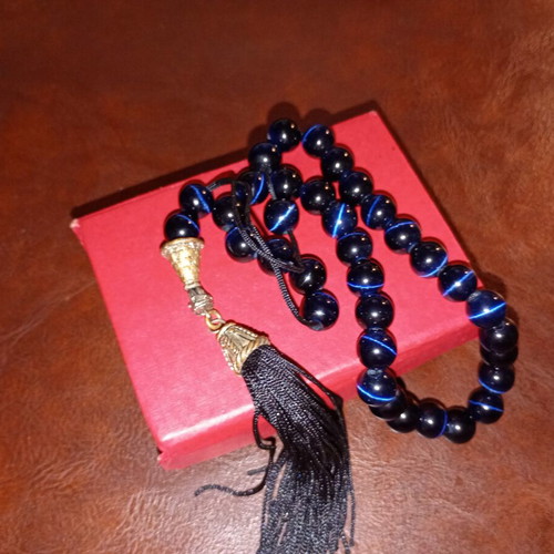 Agate Komboloi handmade, new, 37.5cm with blue iridescence