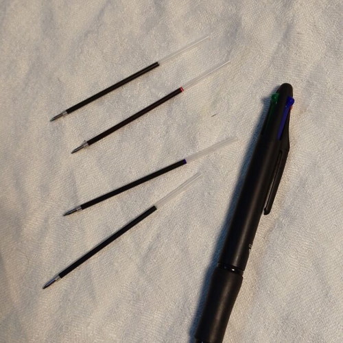 Multicolor pen with refills like new