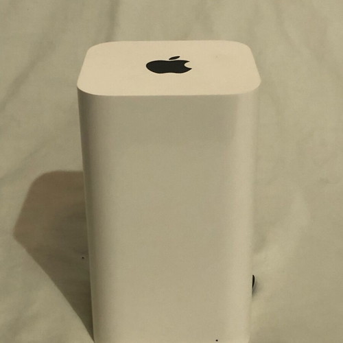 AirPort Extreme 6th generation used with crack and cosmetic flaw