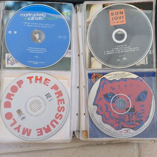 CD singles used, pack of 24 assorted