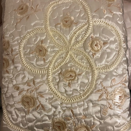 Satin quilt and 2 pillowcases new