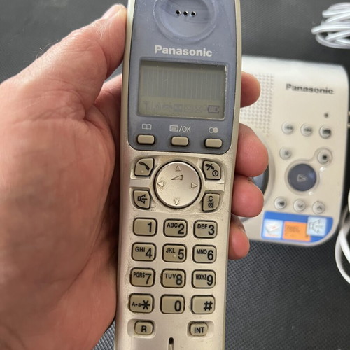 Panasonic Wireless Phone with Digital Answering Machine like new, full set