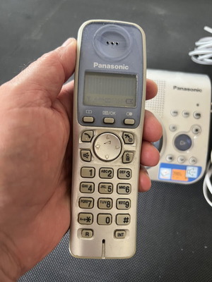 Panasonic Wireless Phone with Digital Answering Machine like new, full set