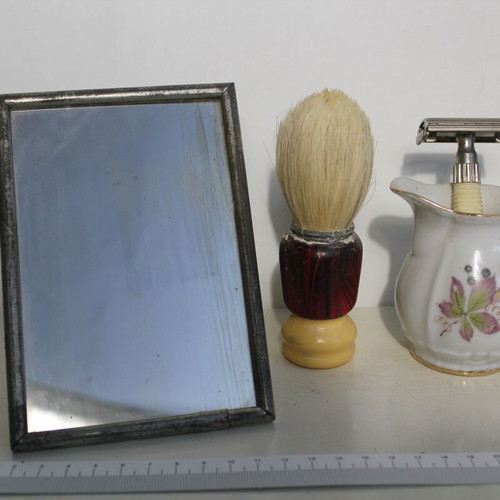 Shaving set with mirror, brush and porcelain jug used