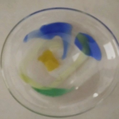 Decorative bowl with color in like new condition