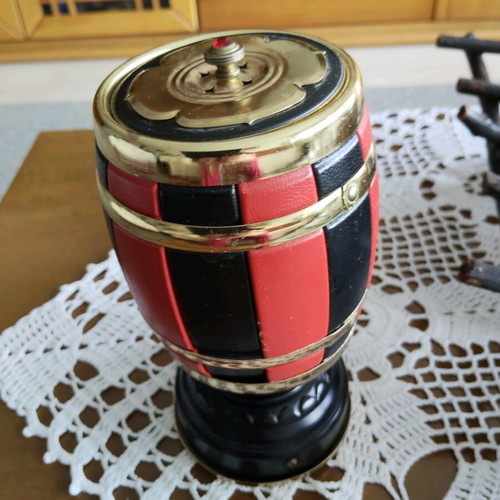 Vintage leather table tobacco box like new with gilded details