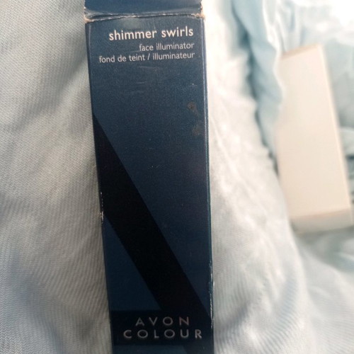 Fond de teint face illuminator shimmer swirls Avon like new old unused