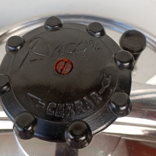 Pressure cooker 10 liters used, missing one handle