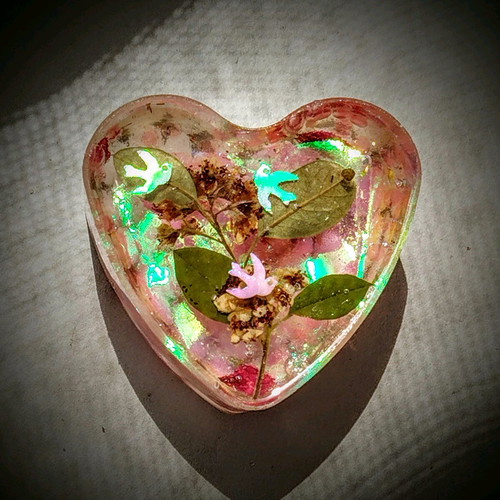 Paperweight handmade from resin with flowers and hologram effect new