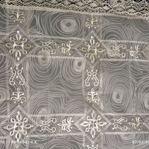 Lace table linens set like new, 4 pieces