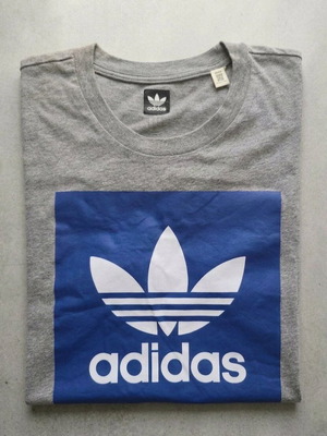 Adidas Originals Trefoil Graphic T-Shirt μεταχειρισμένο, γκρι και μπλε, μέγεθος M