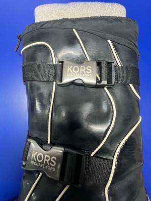 Michael Kors women's apre ski boots like new, black and white