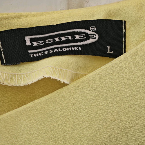 Desiree blouse yellow with ruffled sleeves like new, size L