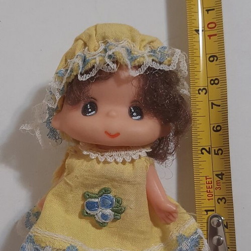 Vintage '80s Hong Kong Doll like new, small size