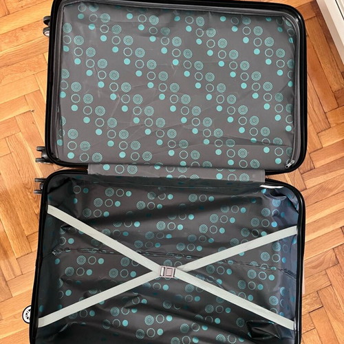 Suitcase new, unused, salmon color with lock and wheels