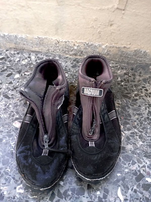 Magnum men's water shoes used, black, size 42