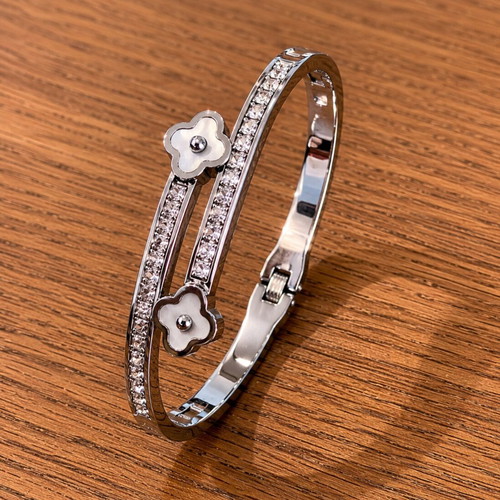 Women's Silver Clover Bracelet with Zircon, Luxury Style, New