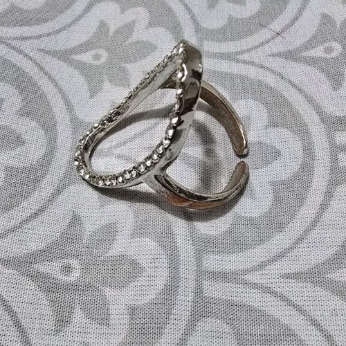 Adjustable ring with rhinestones in silver tone like new
