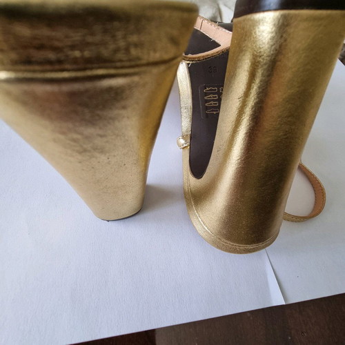 Vicenza leather gold high-heeled sandals like new, size 39