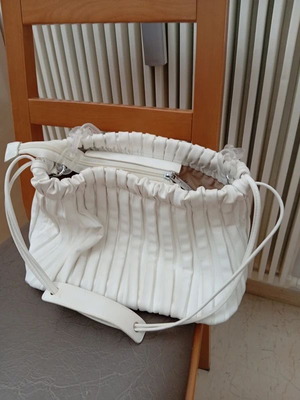 Verde summer handbag white like new