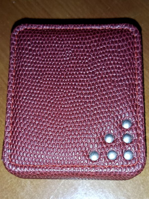 Κόκκινη θήκη για αναπτήρα ή κόσμημα σαν καινούργιο