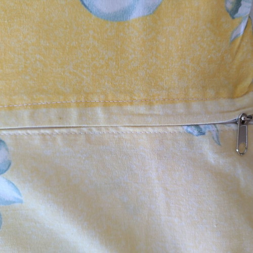 Duvet cover 150x200 lightly used with zipper