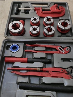 Σετ εργαλείων σπειροτόμησης σωλήνων σαν καινούργιο