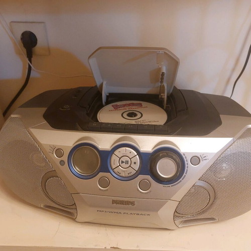 CD Soundmachine AZ3068 audio system like new with MP3-CD, cassette, digital radio