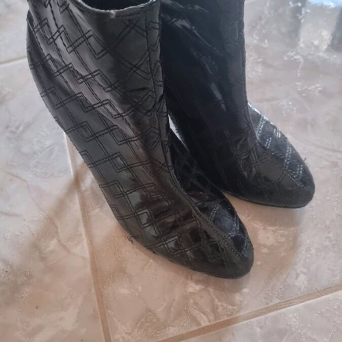 Patent leather ankle boots like new, black, size 37