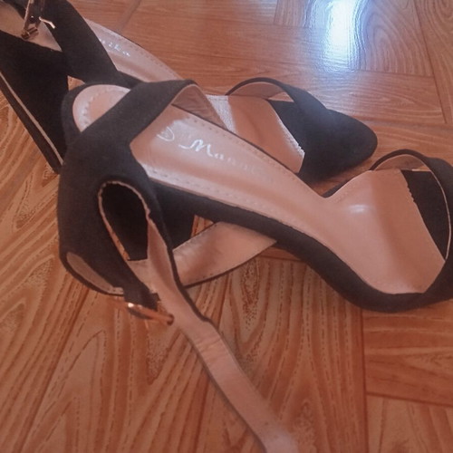 Black sandals with straps like new, size 38-39
