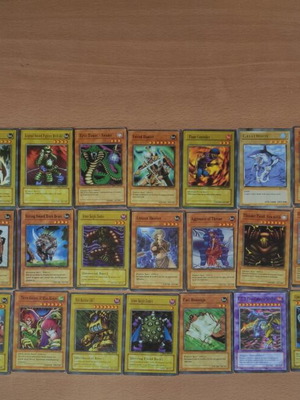 Yu-Gi-Oh! card set like new, 32 cards including Dark Magic Master