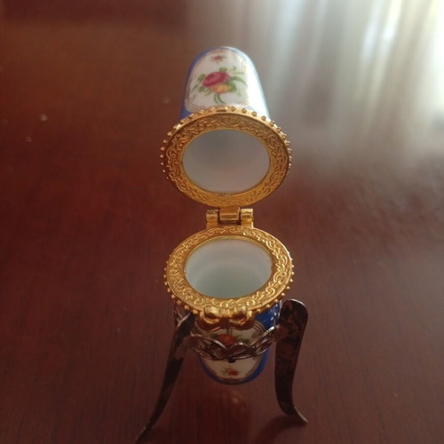 Porcelain thimble-shaped jewelry box used, vintage with bronze base