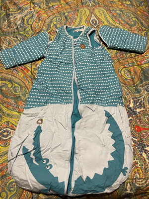 Sleeping bag made of poplin with removable sleeves and crocodile print like new