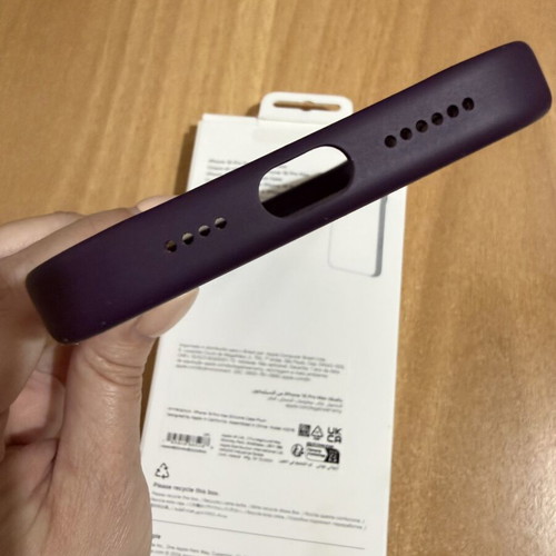 Apple Silicone Case with MagSafe plum for iPhone 16 Pro Max like new