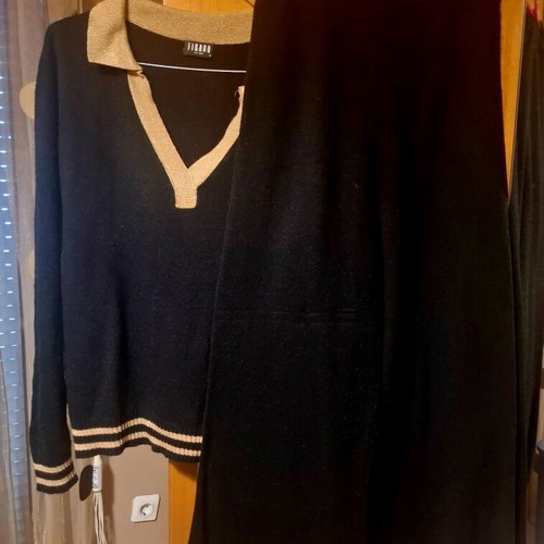 Figaro black knit set with gold details like new