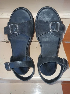 Voi & Noi black sandals with adjustable straps, size 41