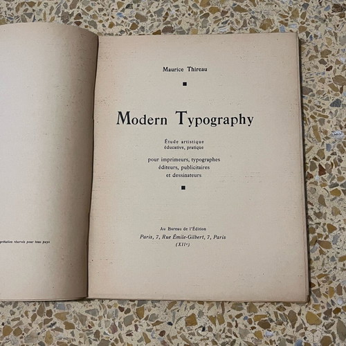 Modern Typography book like new, French