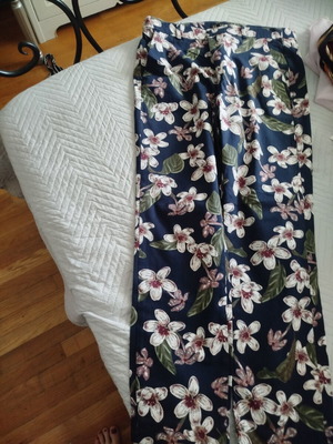 Zara cotton pants with floral print, like new, size 40, blue