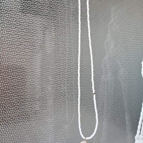 Shell jewelry with natural quince and white bead